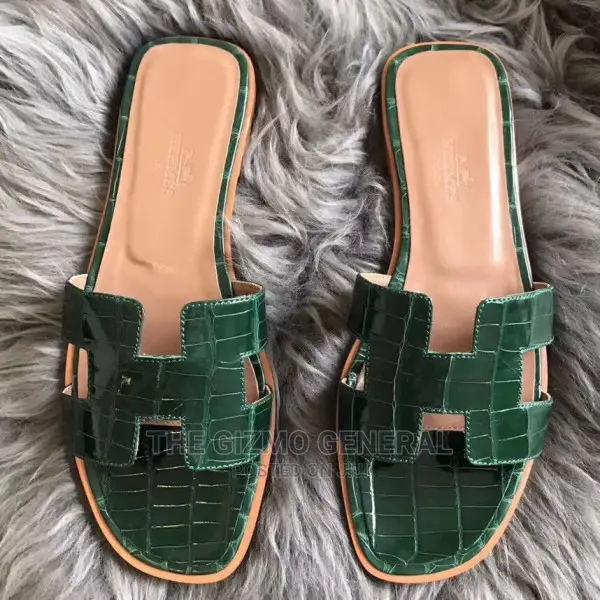 Hermes Oran Sandals in Green Shiny Niloticus Crocodile