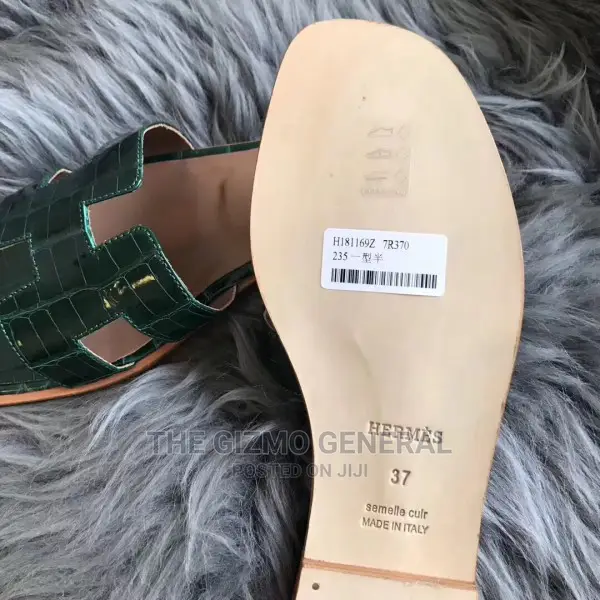 Hermes Oran Sandals in Green Shiny Niloticus Crocodile