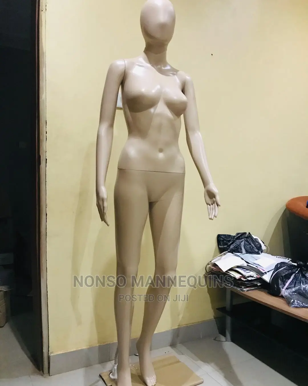 G6 Plastic Skin Colour Female Mannequin Display