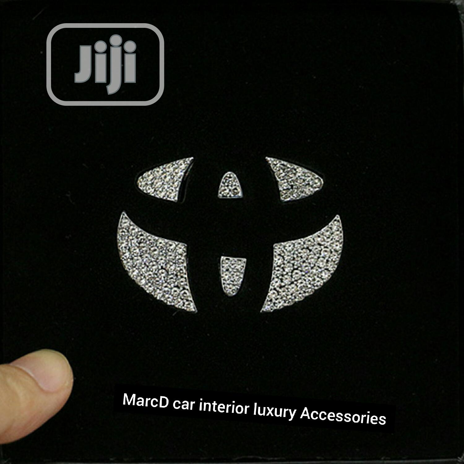 Diamond Stunded Entrusted Logo Placer.