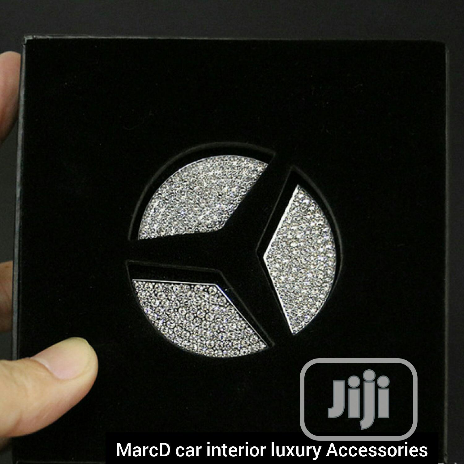 Diamond Stunded Entrusted Logo Placer.