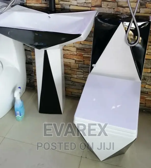 Luxury Black Water Closet (Wc)