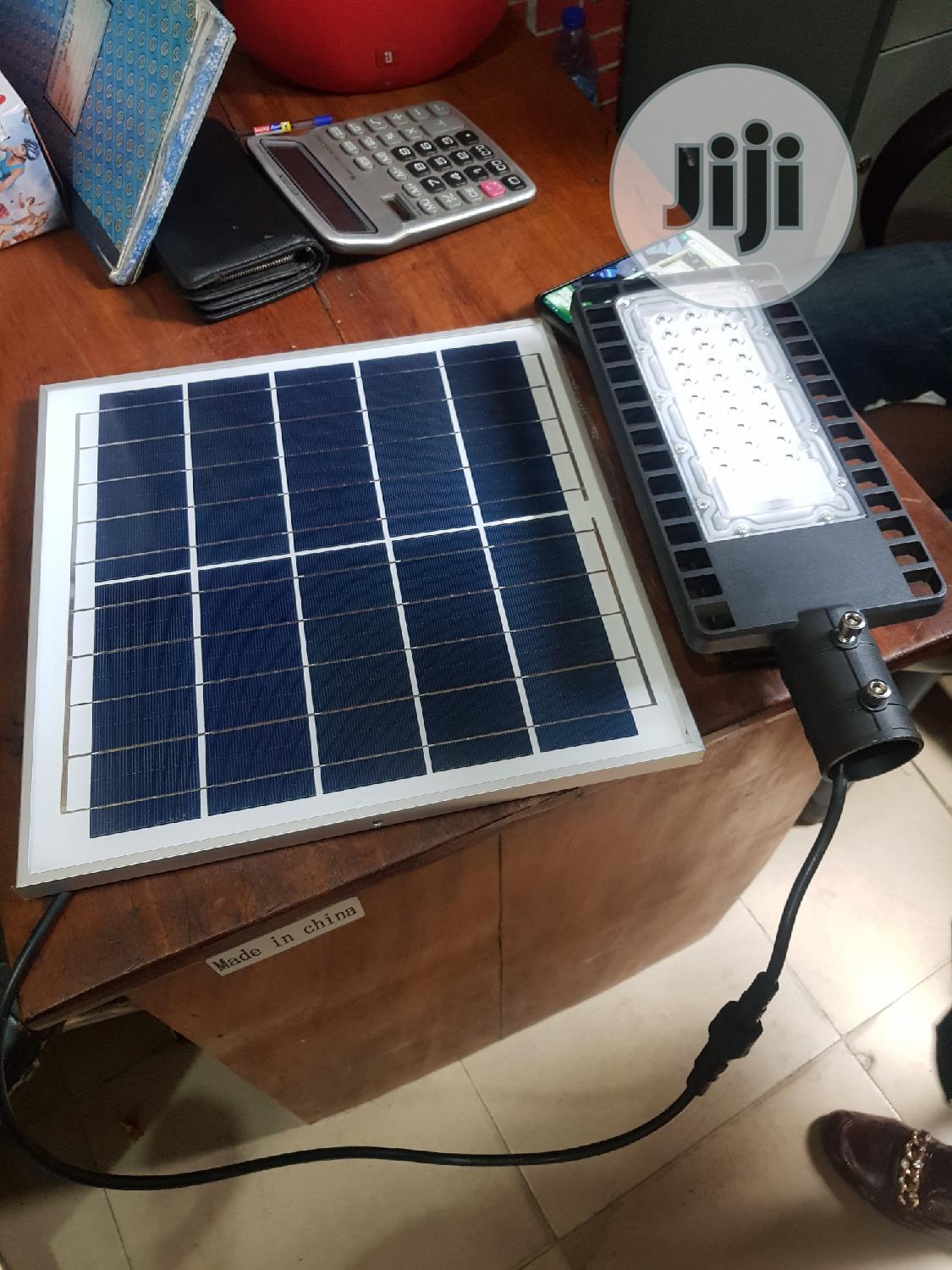 30w Flood Light With Lithium Battery