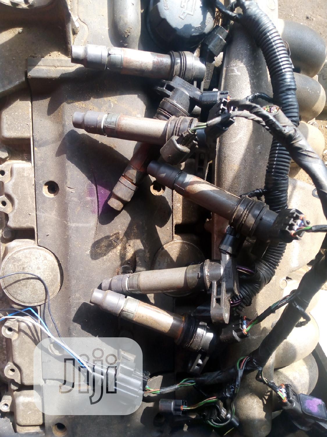 6 Pics 06-012 Volvo 3.2 Engine Coil