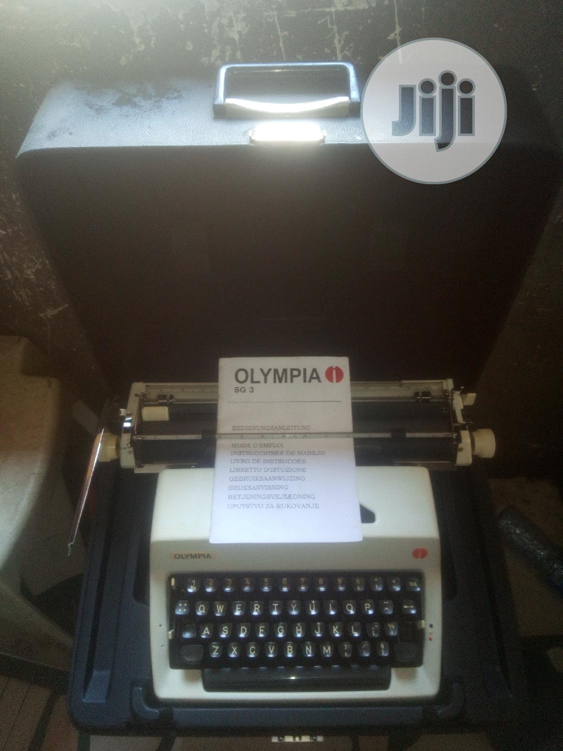 Olympia Portable Manual Typewriter Machine(Sg3).