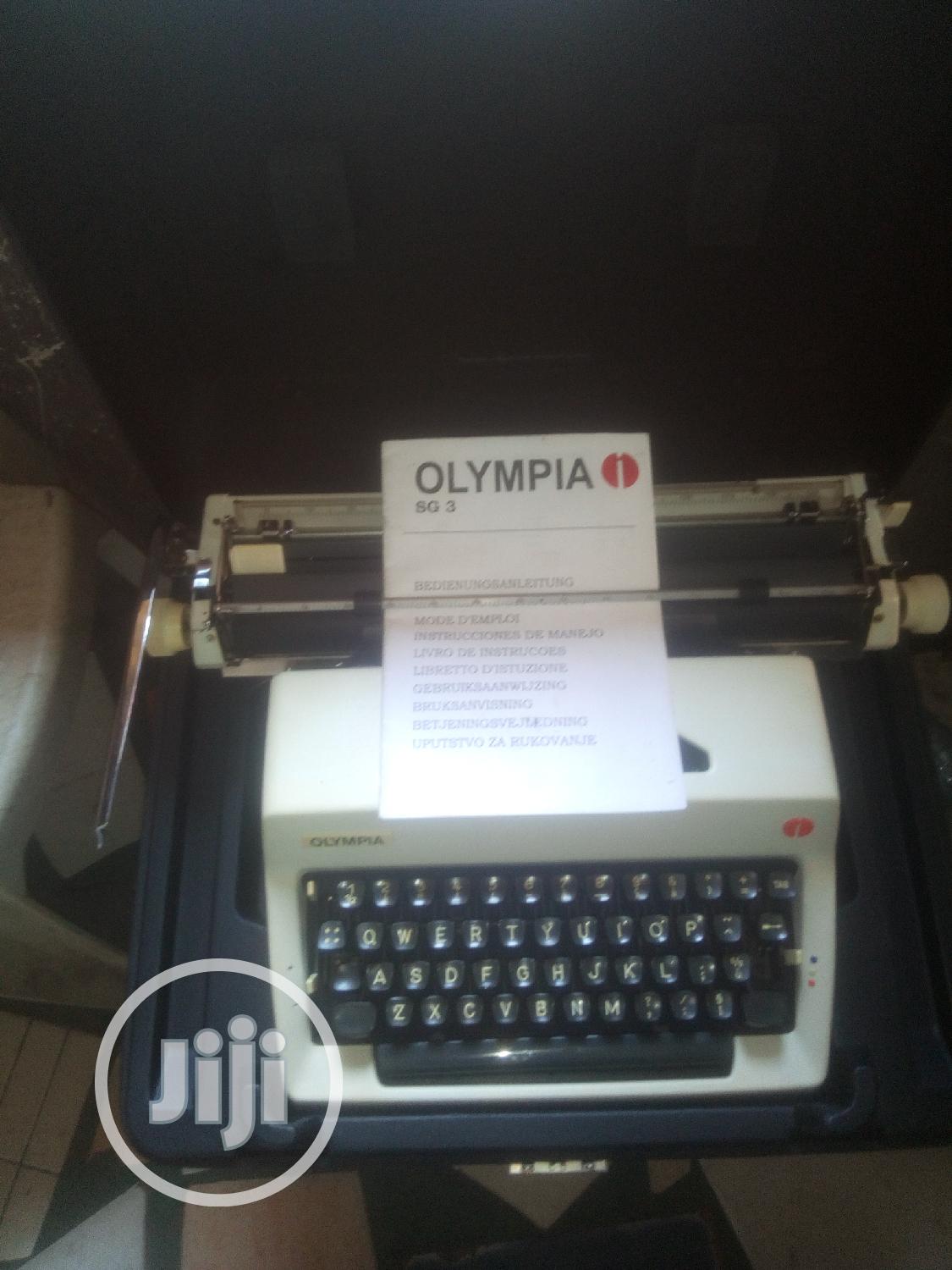Olympia Portable Manual Typewriter Machine(Sg3).