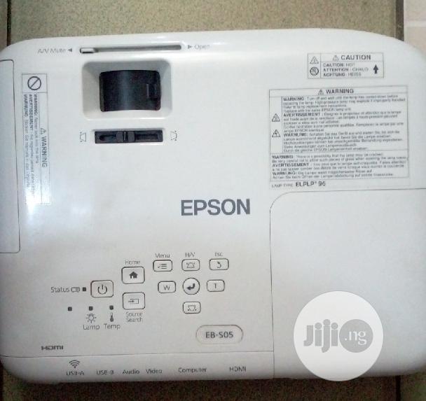 Epson 3200lumens Projector, Vga, Av and Hdmi Port