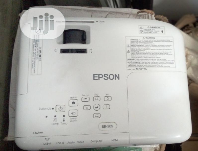 Epson 3200lumens Projector, Vga, Av and Hdmi Port