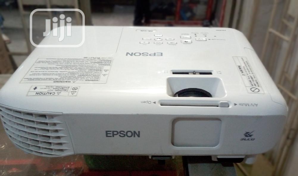 Epson 3200lumens Projector, Vga, Av and Hdmi Port