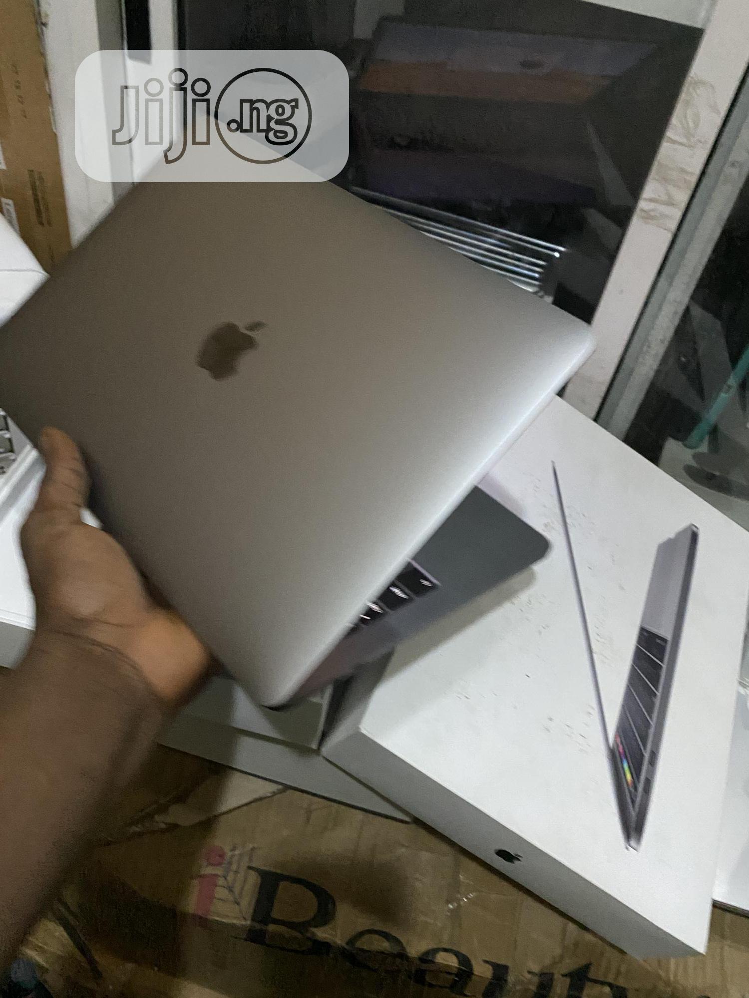 Laptop Apple MacBook Pro 16GB Intel Core I7 1T