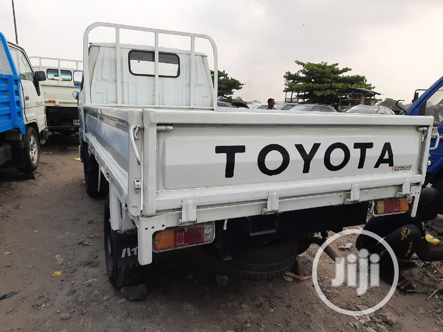 Toyota Dyna 150 2001 White