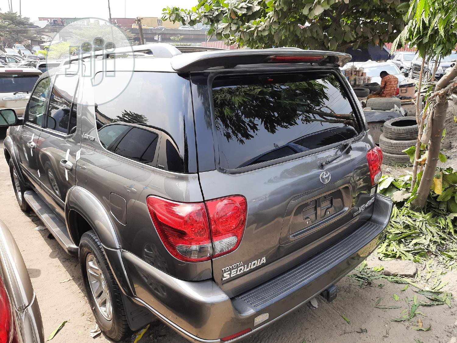 Toyota Sequoia Limited 4dr SUV 4WD (4.7L 8cyl 5A) 2006 Gray