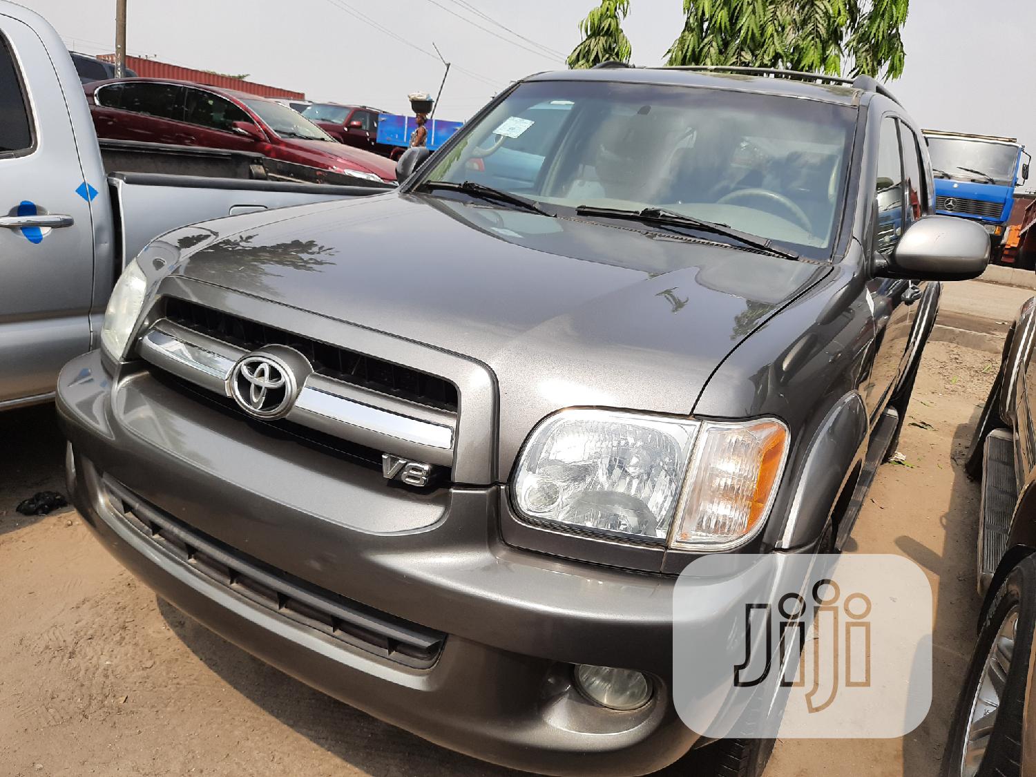 Toyota Sequoia Limited 4dr SUV 4WD (4.7L 8cyl 5A) 2006 Gray