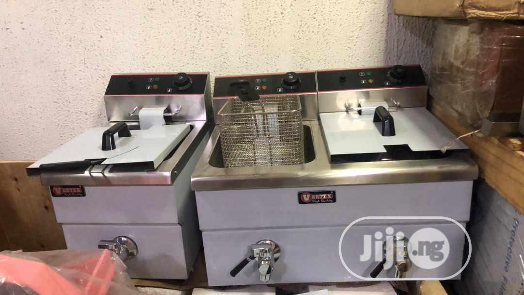 Table Top Deep Fryer With Tap To Drain Oil