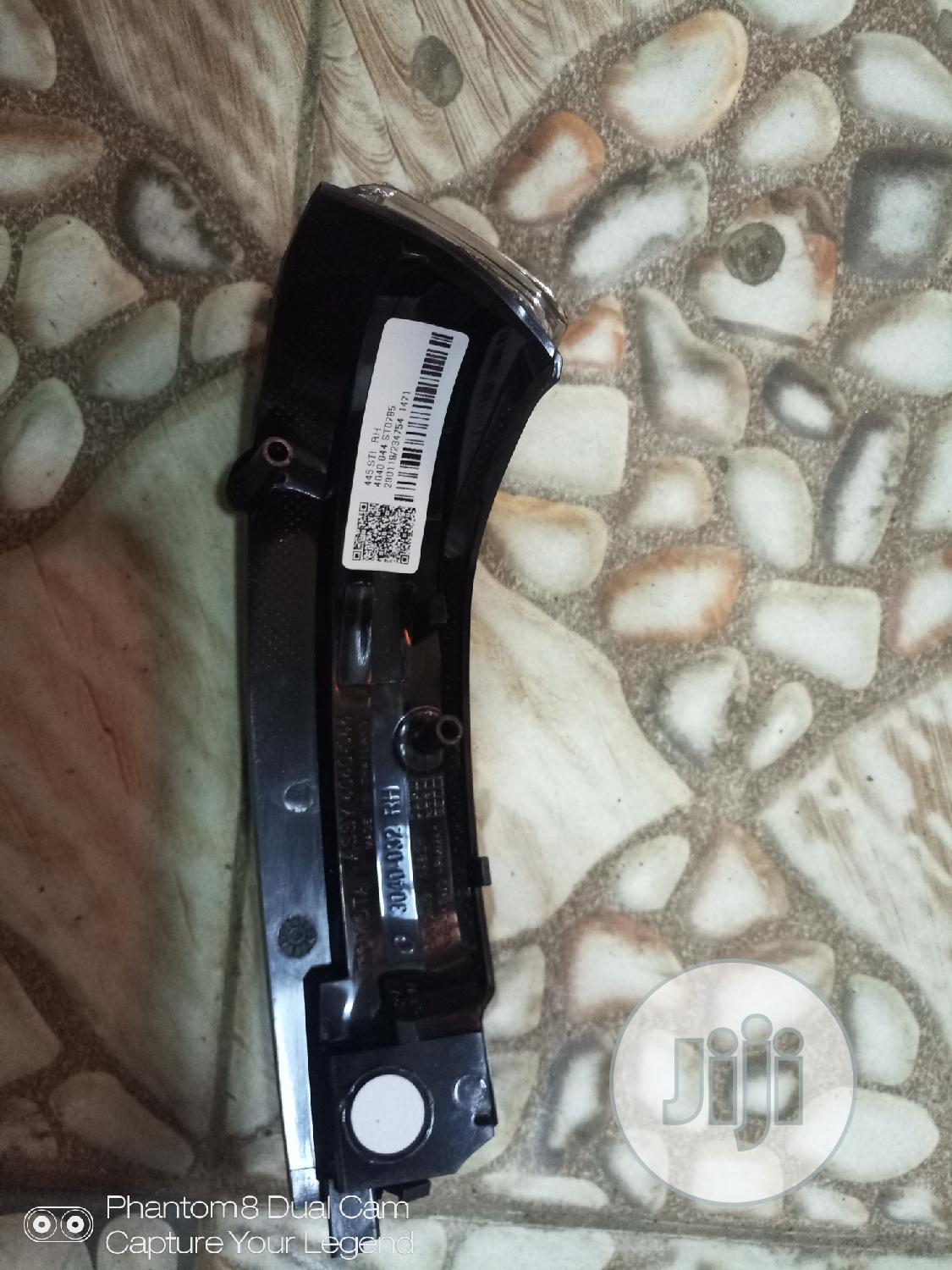 Side Mirror Pointer Toyota Avensis Original Parts
