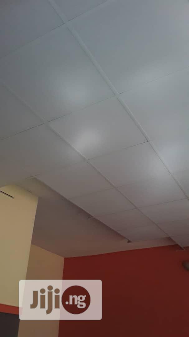 Suspended Ceiling/Wooden Floor/Artificial Grass
