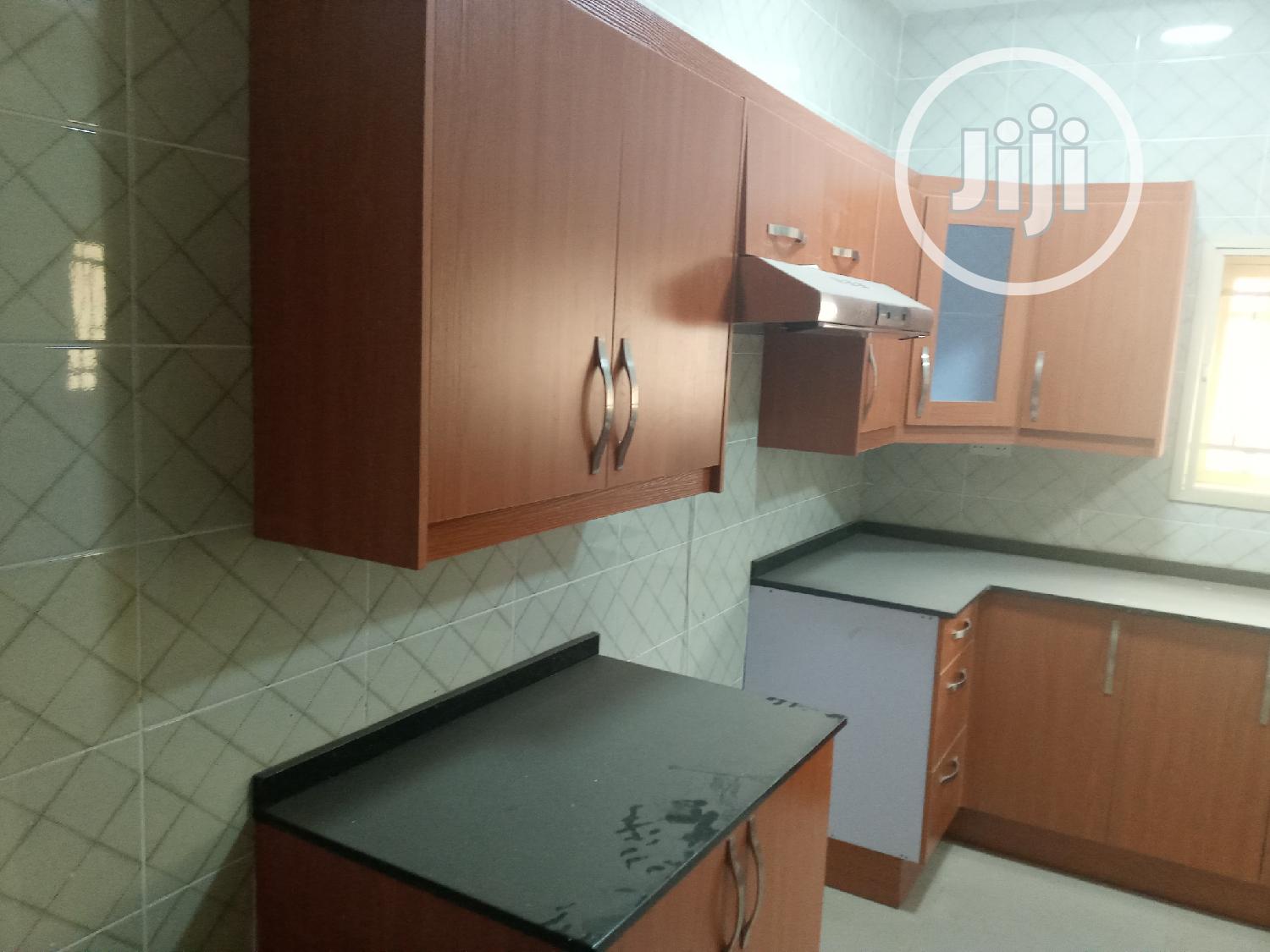 4bdrm Duplex in Durumi for sale