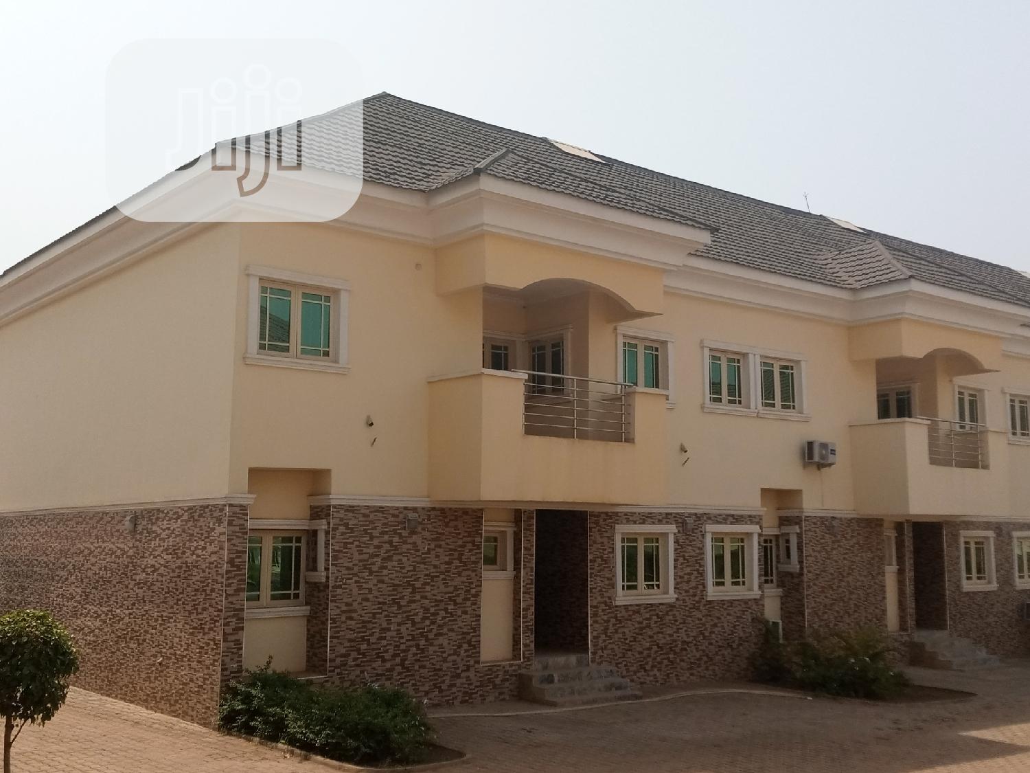 4bdrm Duplex in Durumi for sale
