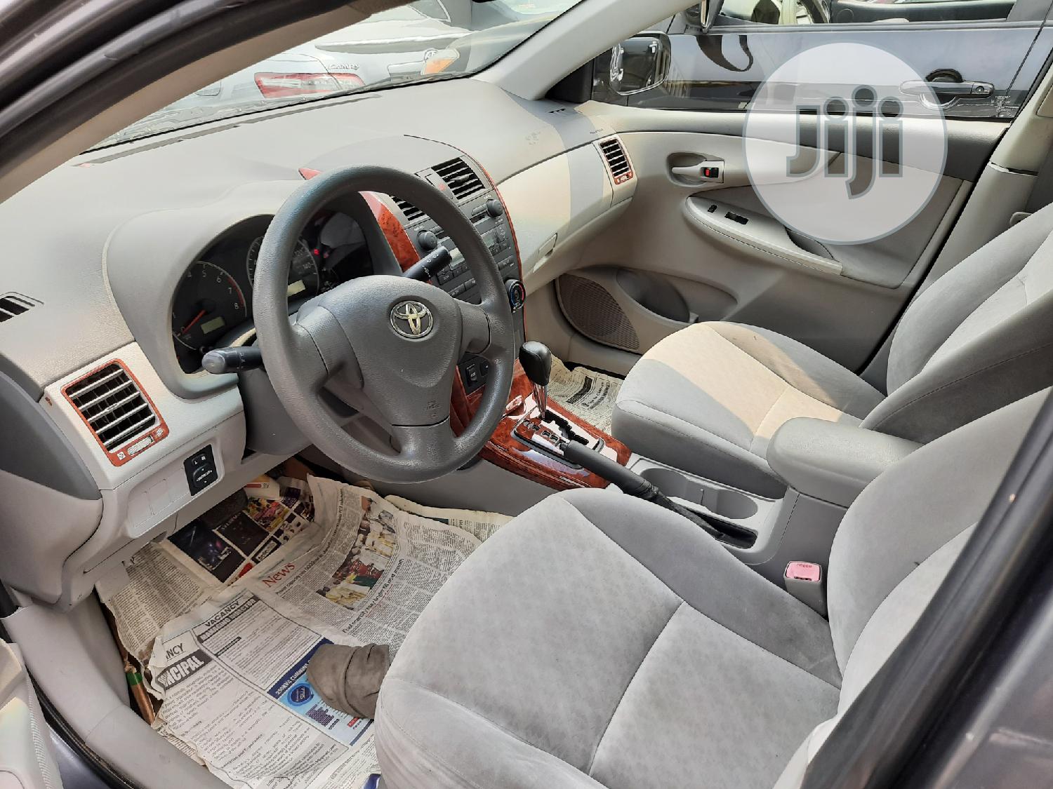 Toyota Corolla 2010 Gray