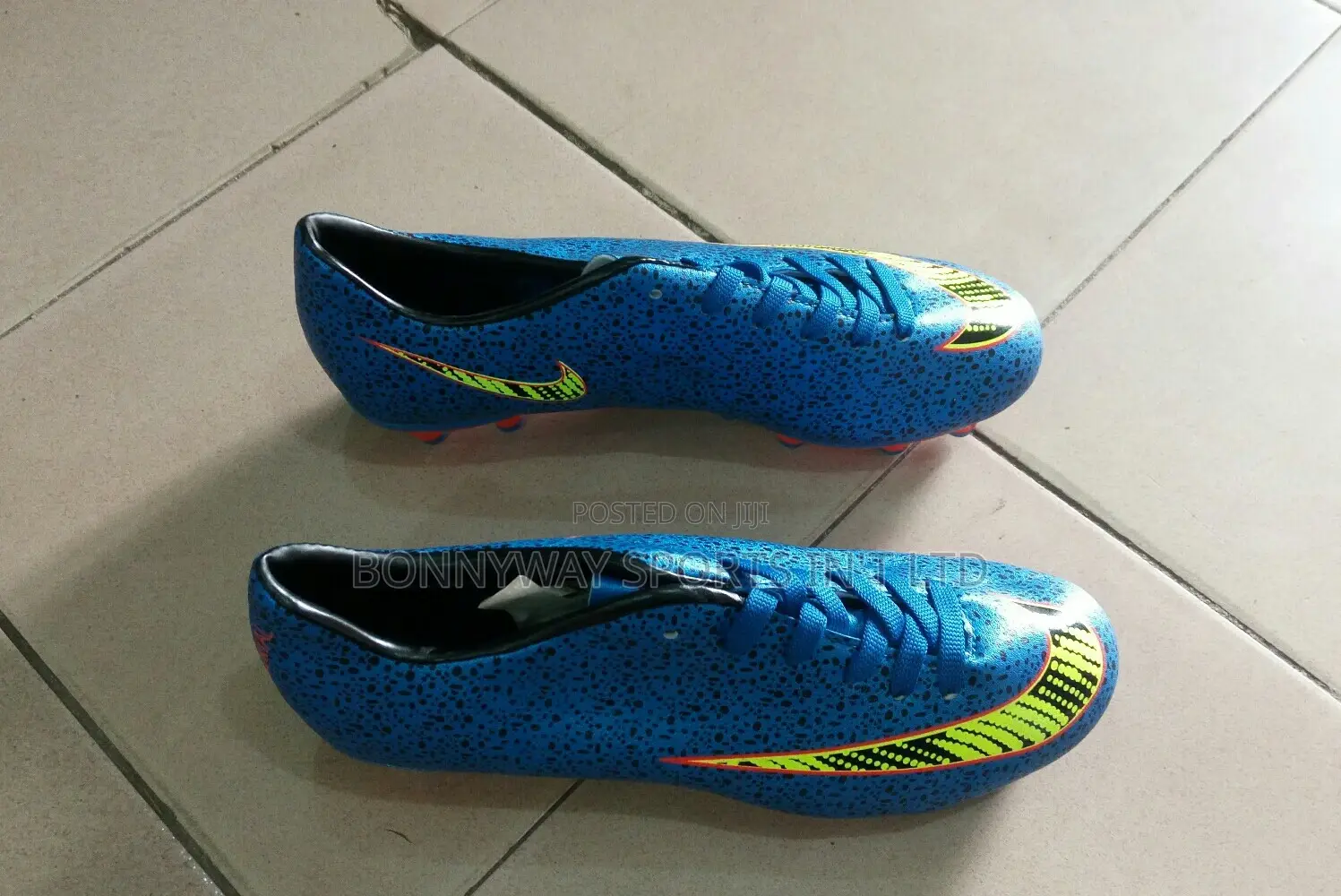 Size 40 Nike Mercurial Boot