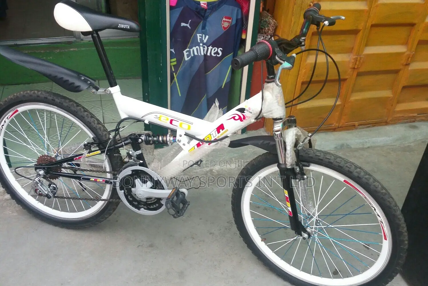 Adult Riding Bike With 7 Gears