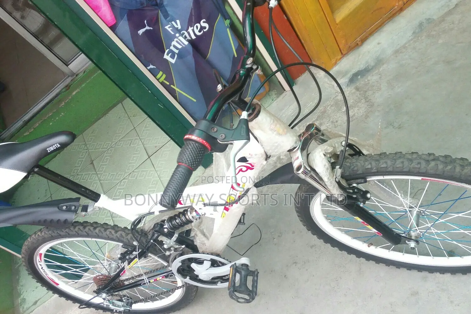 Adult Riding Bike With 7 Gears