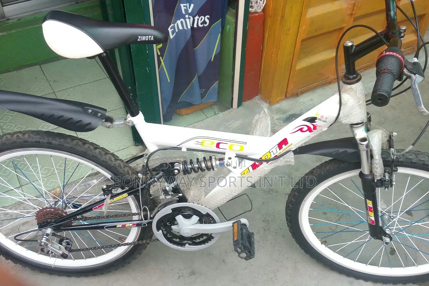 Adult Riding Bike With 7 Gears