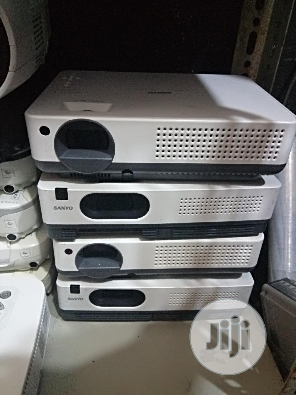 2500 Lumens Sanyo Projectors