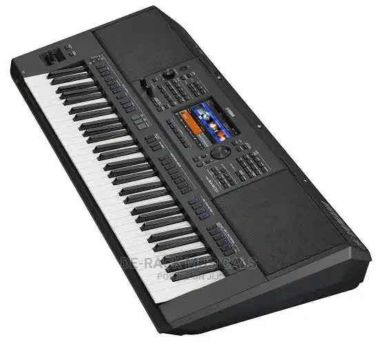 Professional Yamaha PSR SX900 Keyboard.