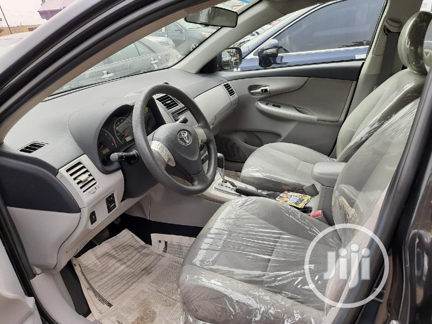 Toyota Corolla 2010 Black