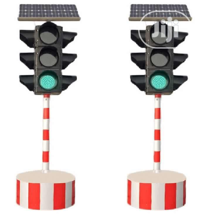Solar Powered Traffic Light Installation By Teso Tech