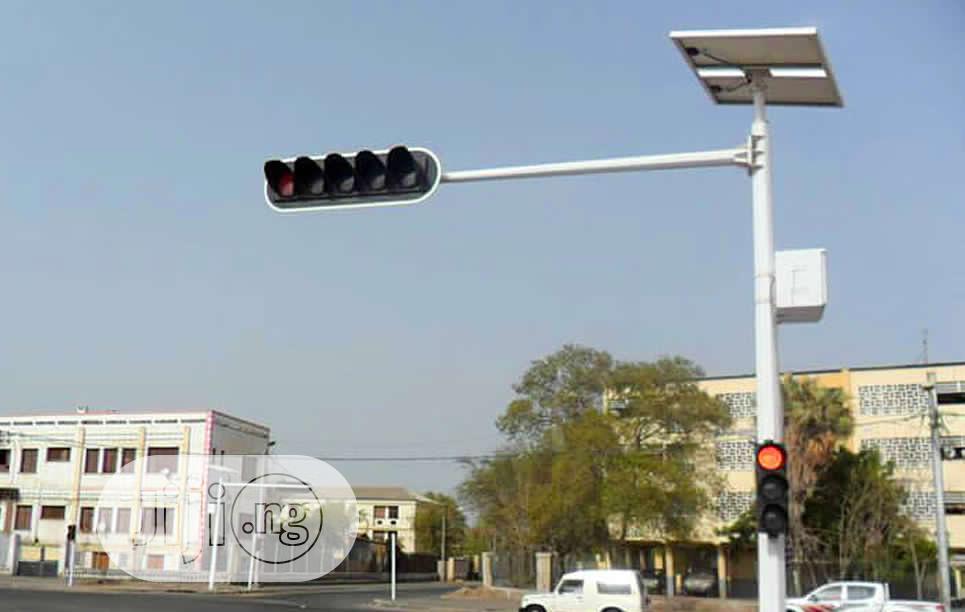 Solar Powered Traffic Light Installation By Teso Tech