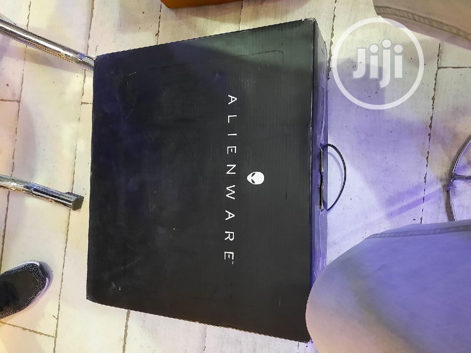 Laptop Dell Alienware 17 R4 24GB Intel Core I7 SSHD (Hybrid) 1.5T