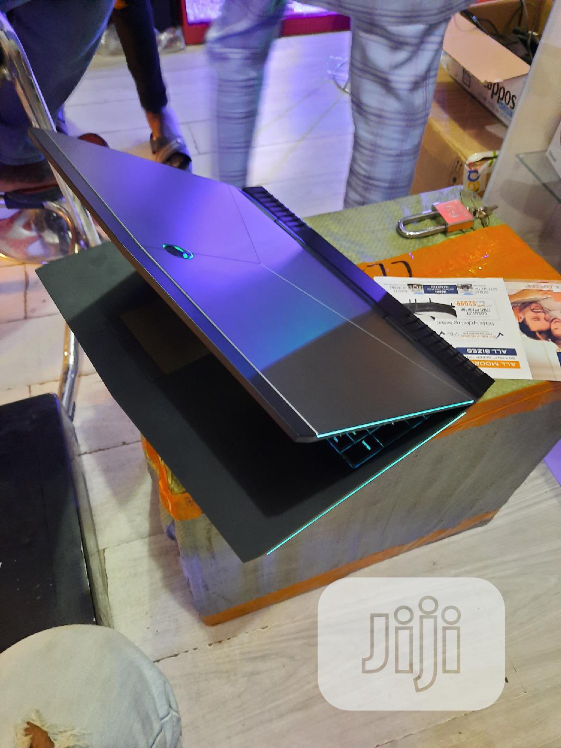 Laptop Dell Alienware 17 R4 24GB Intel Core I7 SSHD (Hybrid) 1.5T