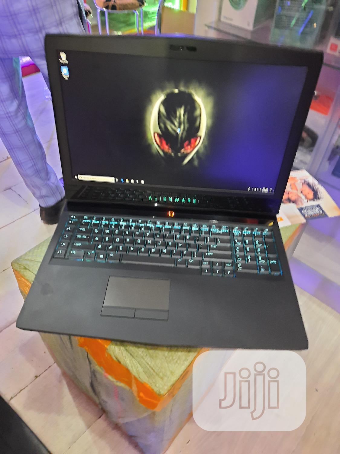Laptop Dell Alienware 17 R4 24GB Intel Core I7 SSHD (Hybrid) 1.5T
