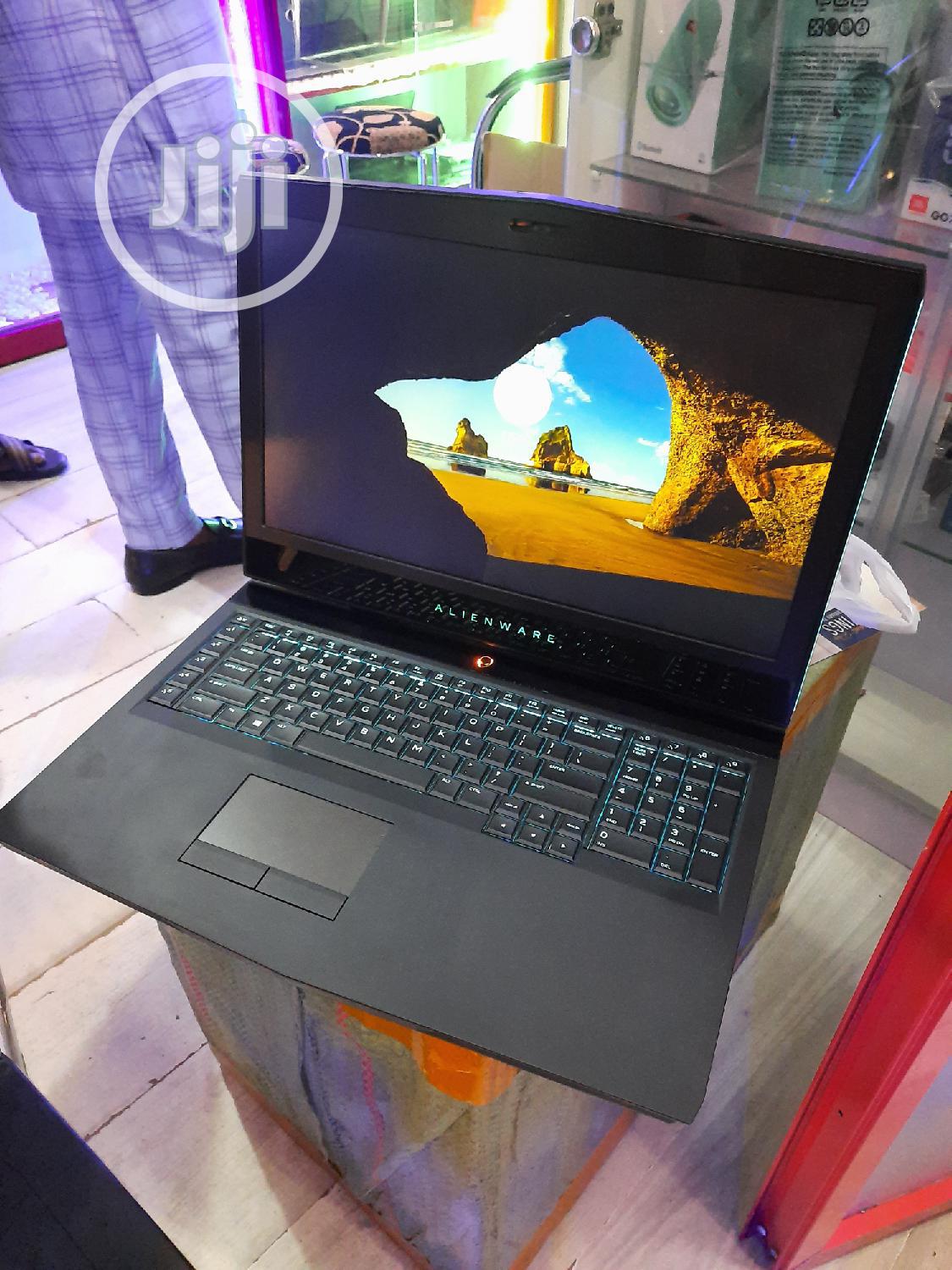 Laptop Dell Alienware 17 R4 24GB Intel Core I7 SSHD (Hybrid) 1.5T