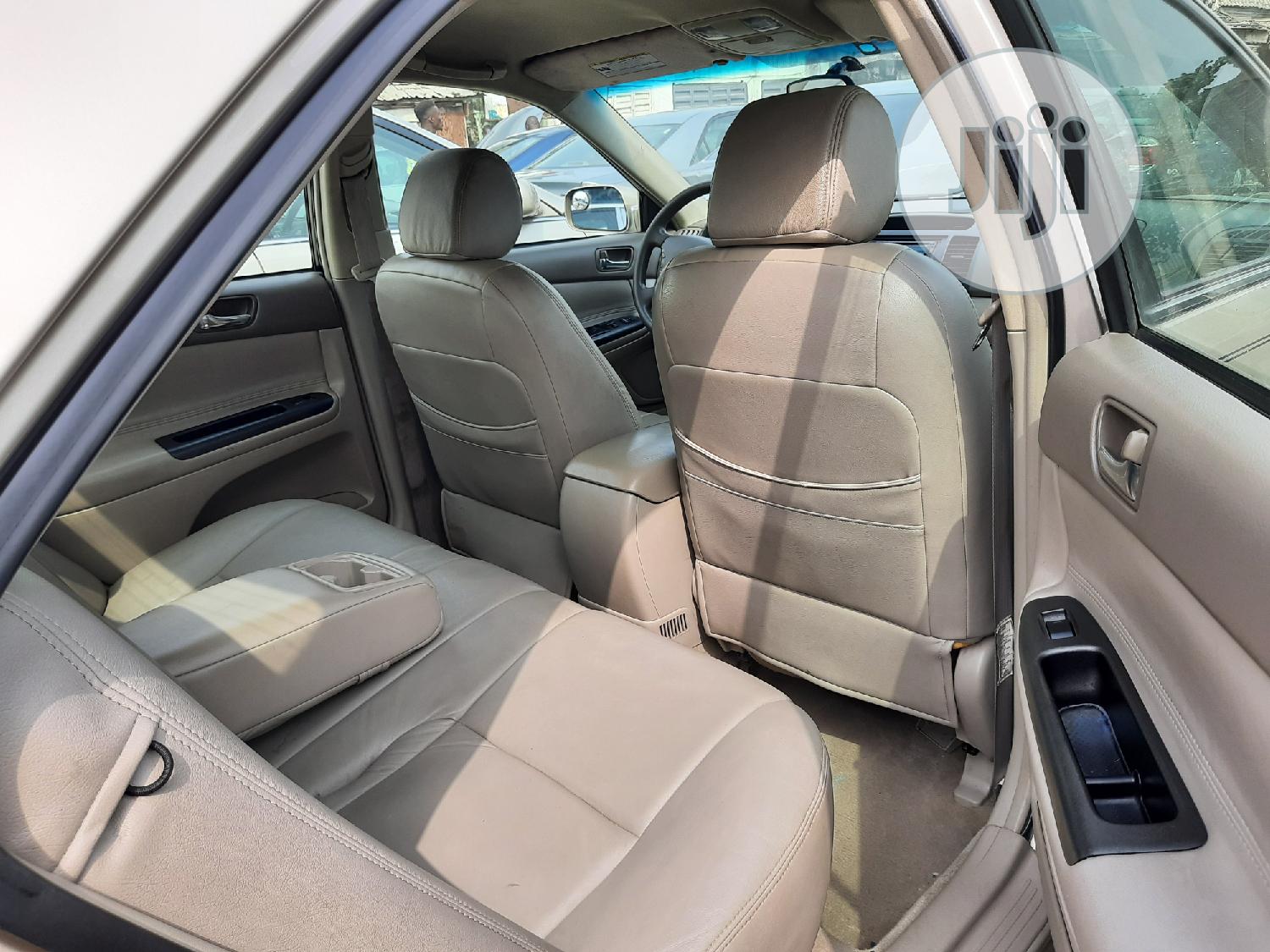 Toyota Camry 2005 Gold