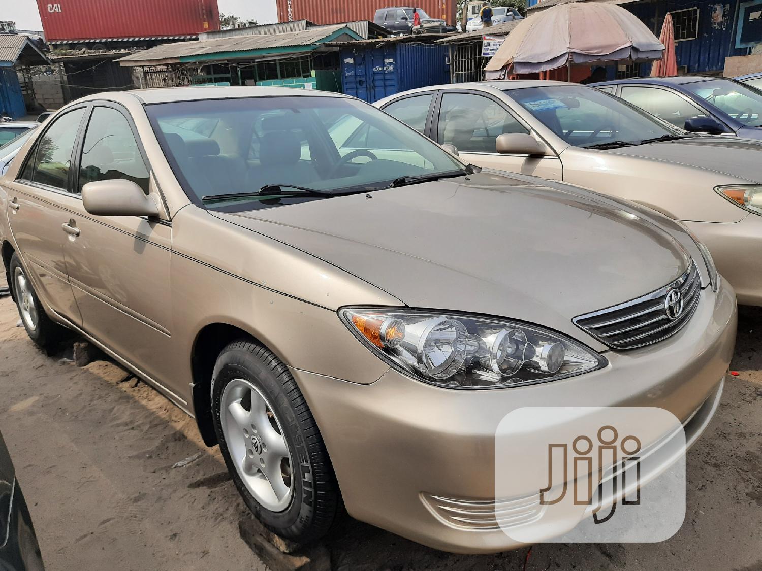 Toyota Camry 2005 Gold