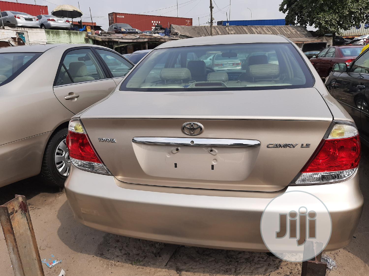 Toyota Camry 2005 Gold
