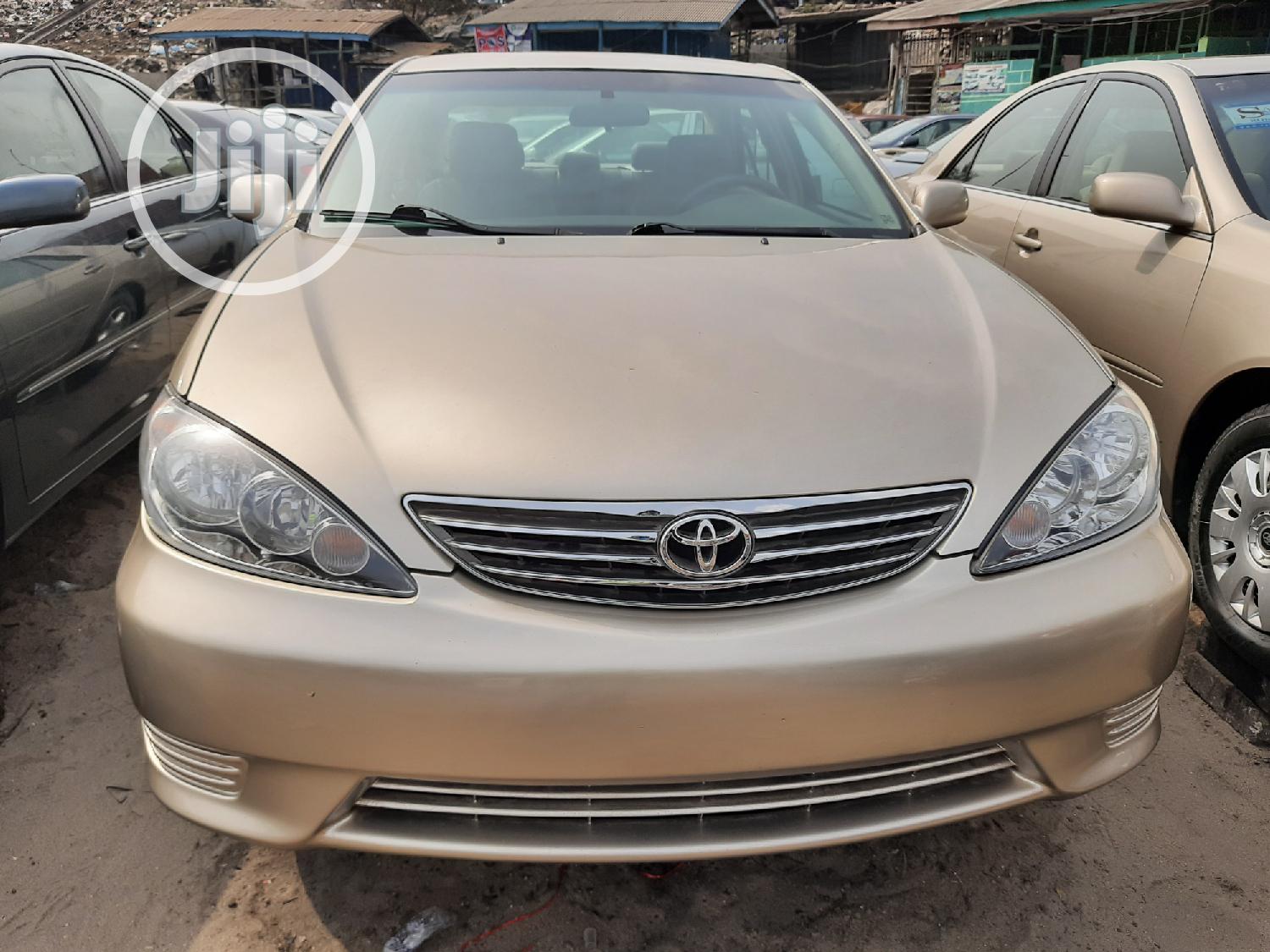 Toyota Camry 2005 Gold
