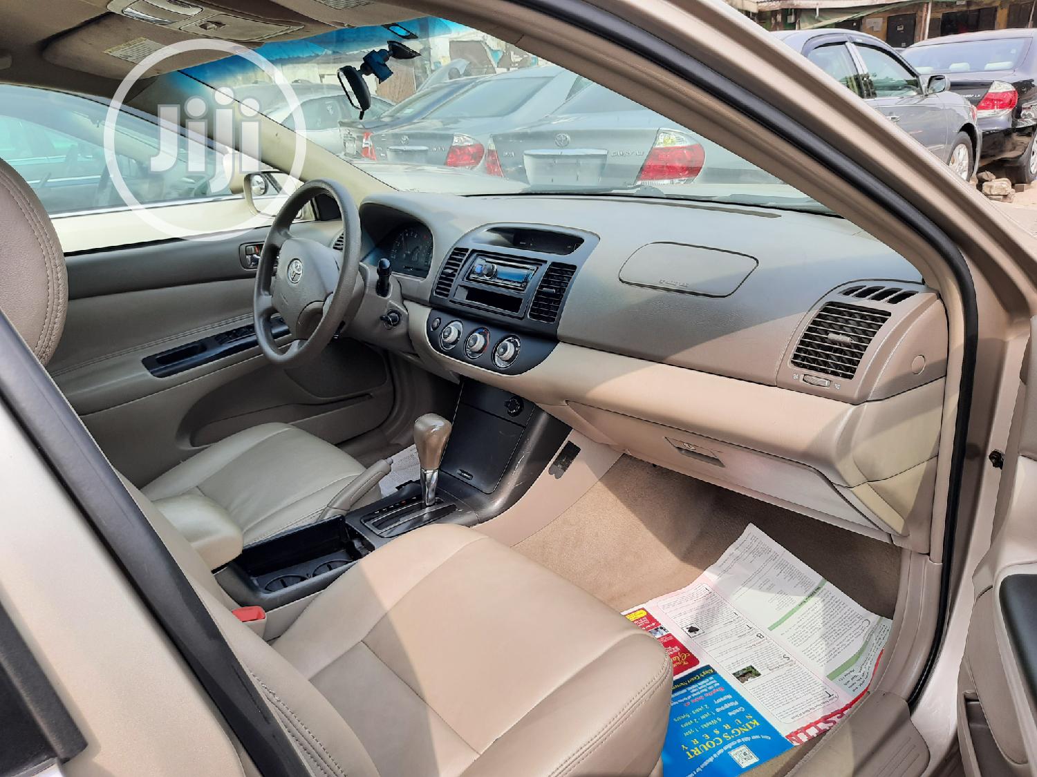 Toyota Camry 2005 Gold