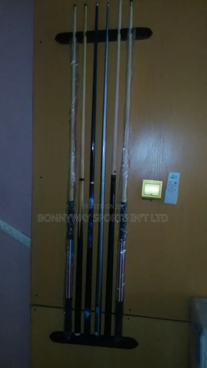 Snooker Sticks With Snooker Hangers