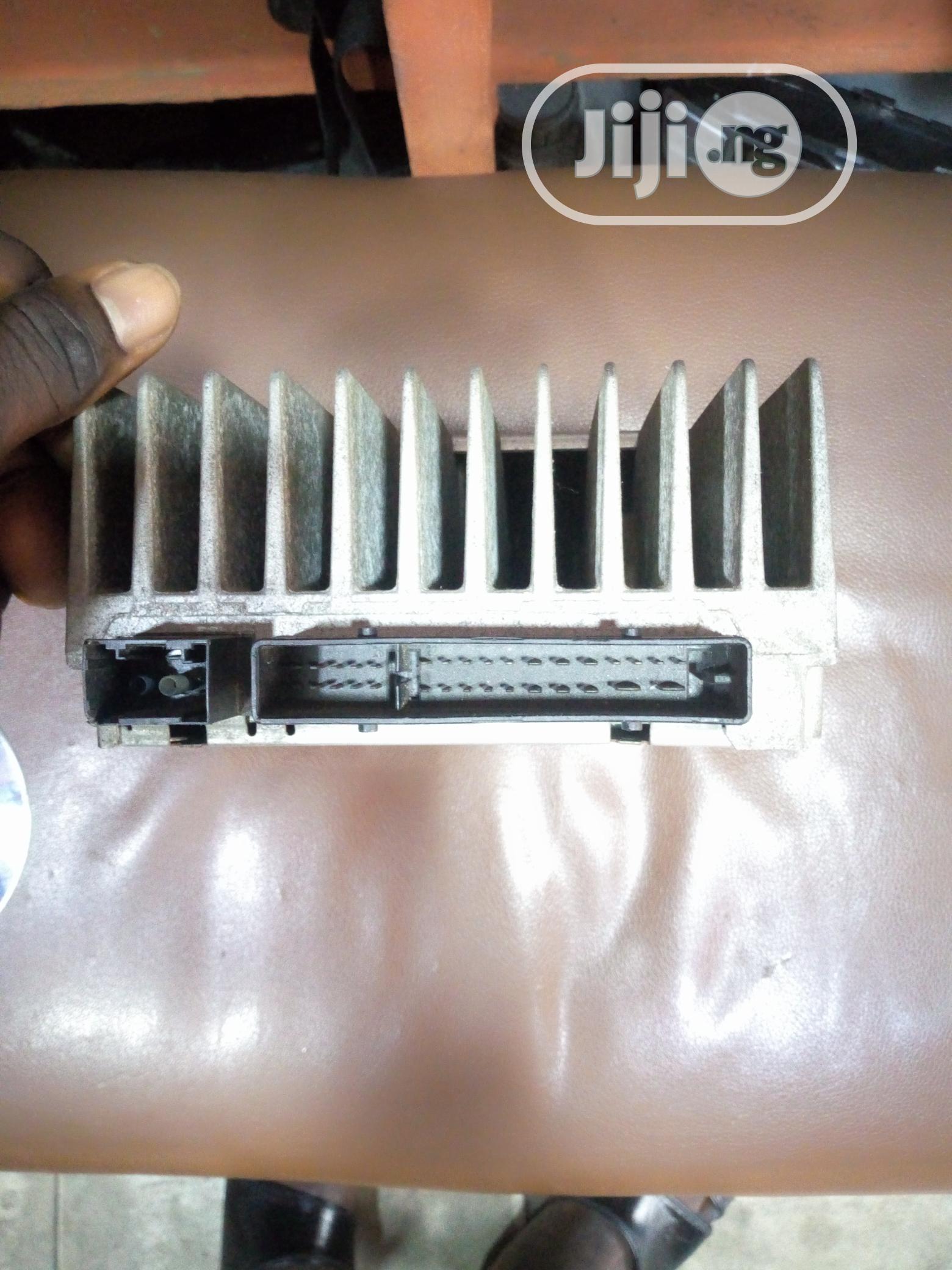 Mercedes ML 350 Amplifier