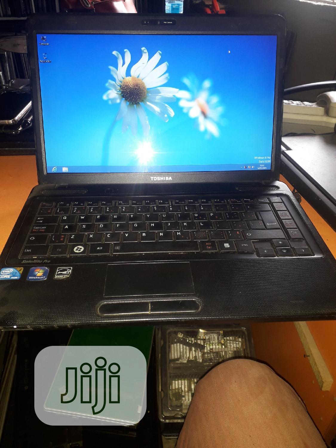 Laptop Toshiba Satellite L740 4GB Intel Core i3 HDD 250GB