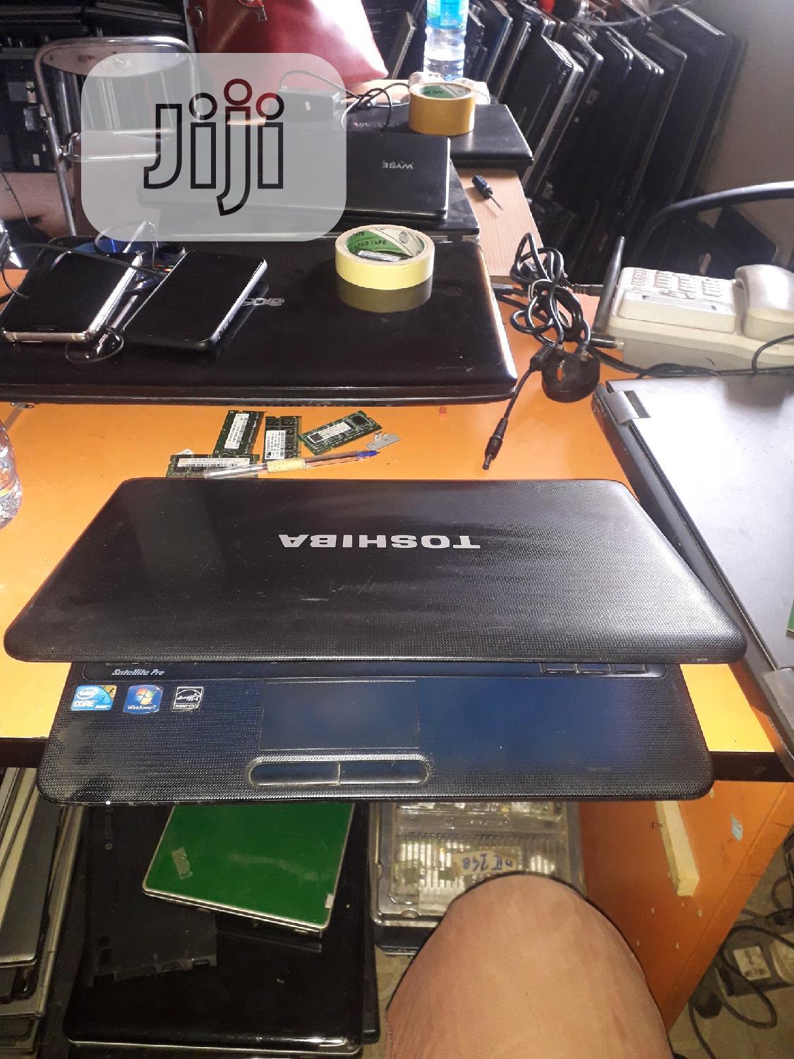 Laptop Toshiba Satellite L740 4GB Intel Core i3 HDD 250GB