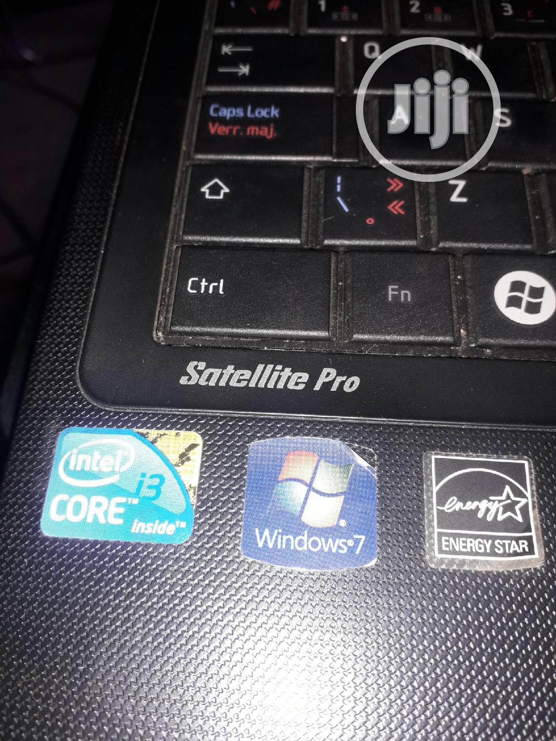 Laptop Toshiba Satellite L740 4GB Intel Core i3 HDD 250GB