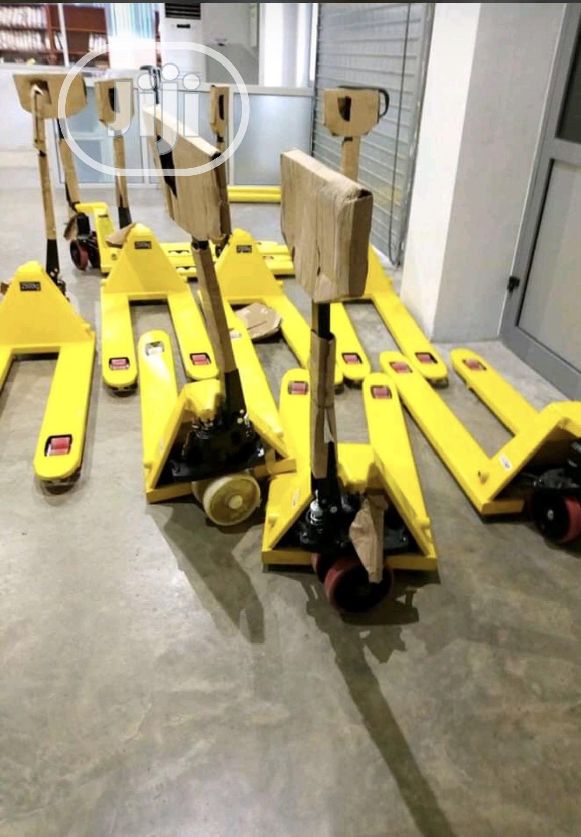 Pallet Truck of Different Tons