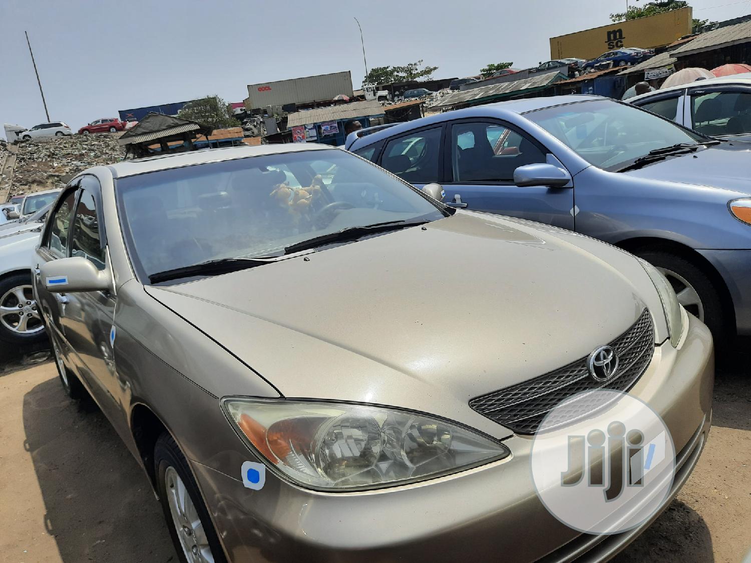 Toyota Camry 2004 Gold