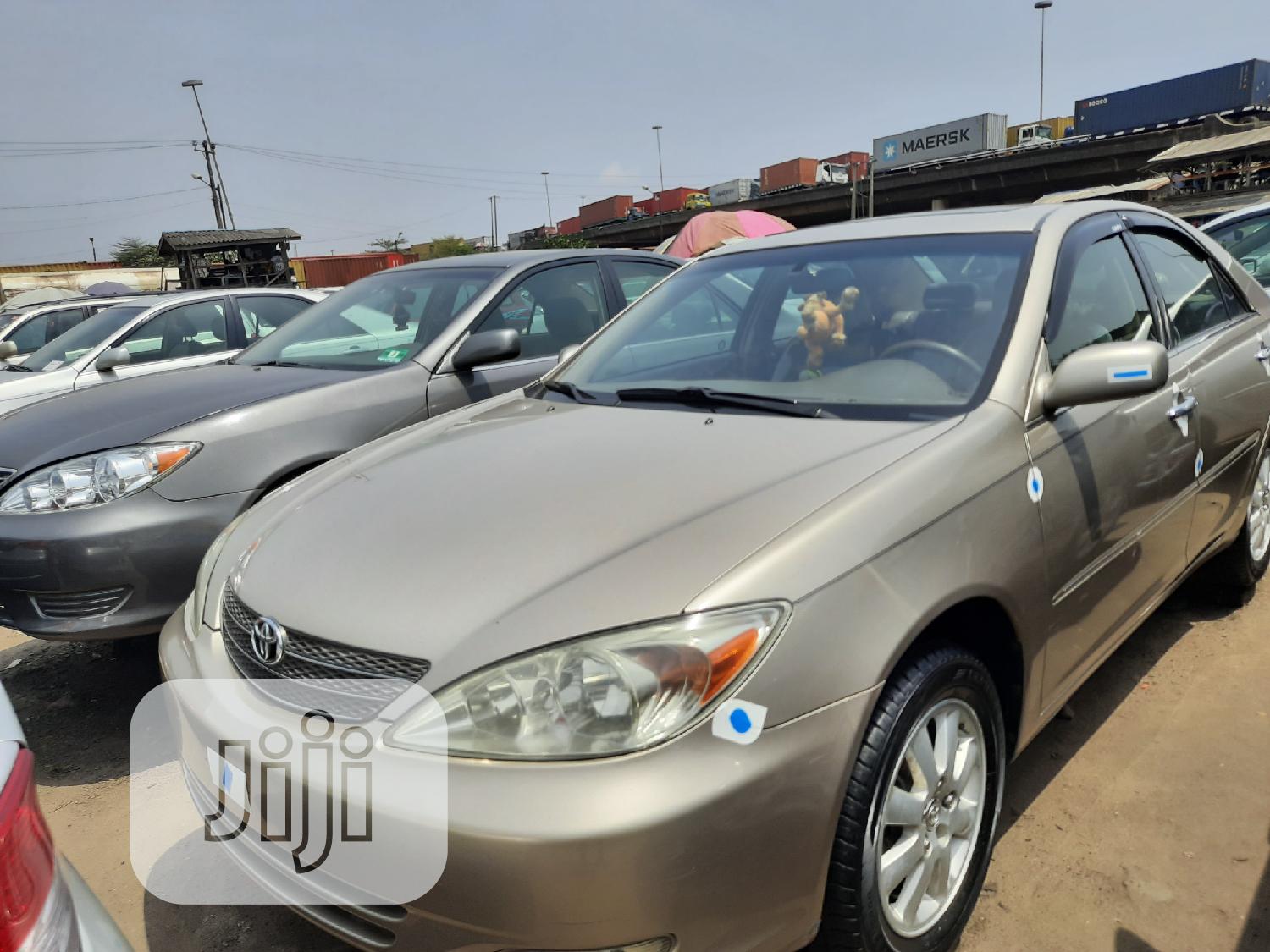 Toyota Camry 2004 Gold