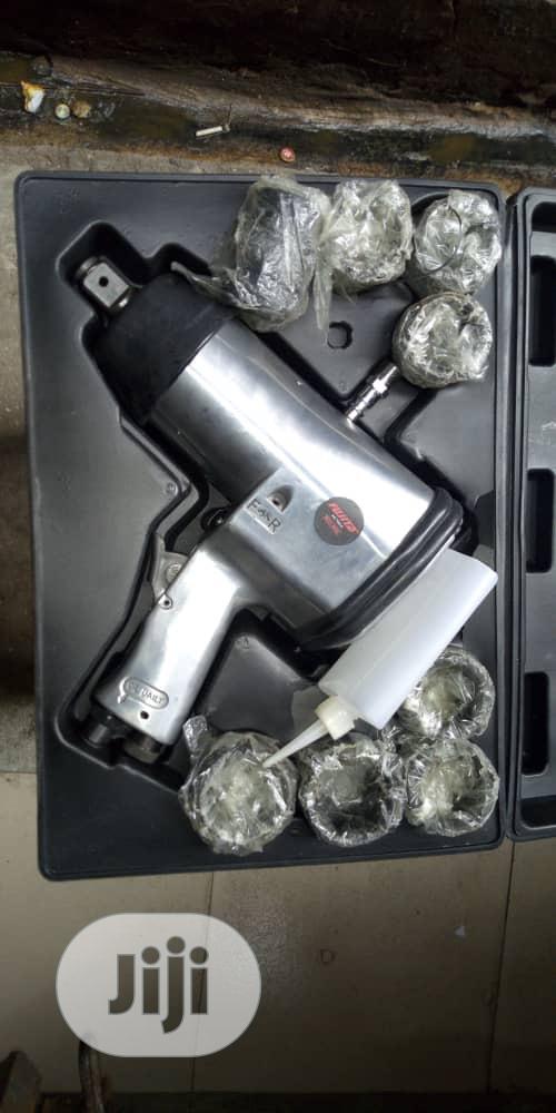 Professional Air Impact Wrench 3/4” Wit Sockets